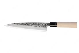 En quoi le couteau santoku est-il un incontournable ?